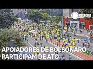 Apoiadores de Bolsonaro se reúnem em manifestação na Avenida Paulista