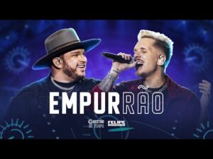 Felipe & Rodrigo apresentam a música 'Empurrão' em uma performance ao vivo em Goiânia durante a turnê #QuestãoDeTempo