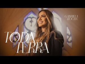 Gabriela Rocha canta a música 'Toda Terra' em apresentação ao vivo