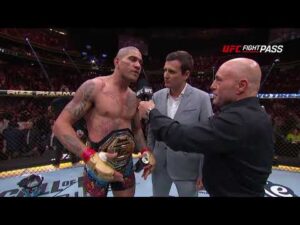 UFC 303 | Alex Poatan considera subir de categoria para peso-pesado após vitória