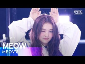 Performance de MEOVV com a música MEOW no programa Inkigayo em 08/09/2024